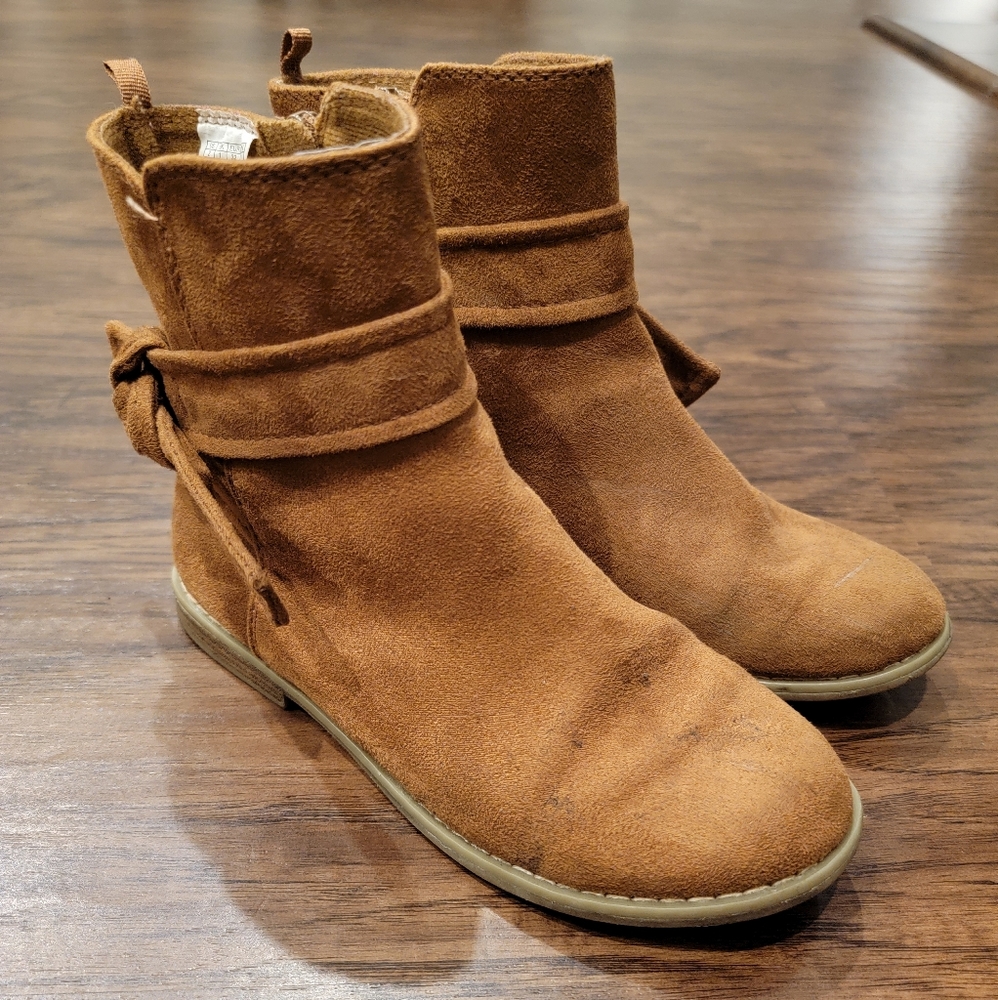 Girls brown boots